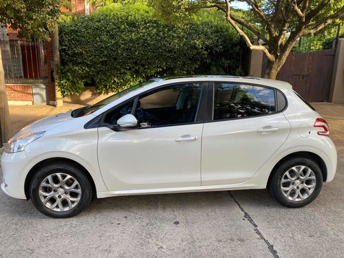 Peugeot 208 1.6 Allure Touchscreen 2016