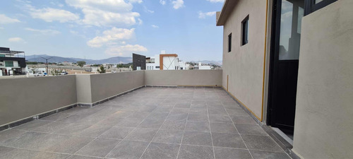 Espectacular Residencia $3,3,00,000 Ubicado En Pachuca