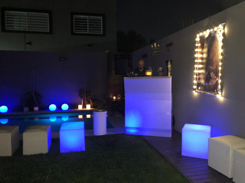 Imagen 2 de 5 de Alquiler De Puffs Led Y Eco Para Eventos. Zona Norte/ Oeste