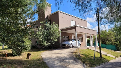 Imagen 1 de 9 de Vendo Casa 4 Dormitorios Escritorio Pileta La Estanzuela