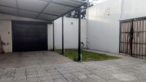 Imagen 3 de 11 de Casa Con Local, 3 Ambientes, Terraza, Living