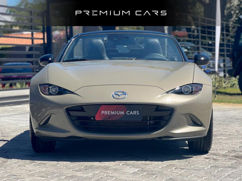 Mazda MX-5 Miata 2.0 Soft Top MT