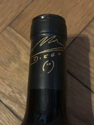 Maradona Antigua Botella Vino Llena 2002 Botella Maradona (Usado)