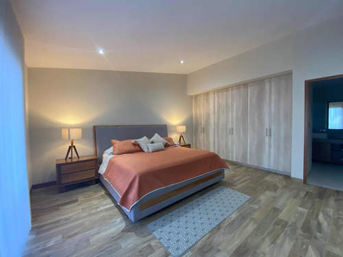 Increíble Residencia De Autor En Vista Real