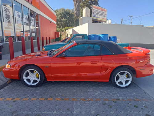 Mustang Convertible V6 Estándar