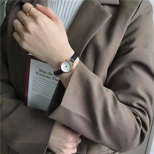 A Reloj Mujer Cuarzo Con Disco Pequeño Y Cinturón Retro Moda