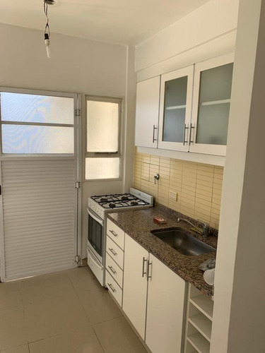 2 Amb Amplios Con Cochera Edificio Con Parrilla Y Pileta