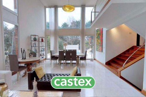 Imagen 3 de 29 de Casa De Diseño En Venta En Cc Mayling