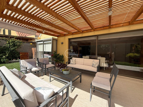 Casa Enaco En Venta De 4 Dorm. En Lo Barnechea