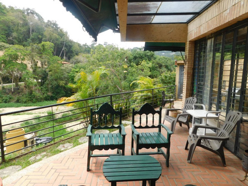 Townhouse En Venta Urb. Monteclaro Laguna