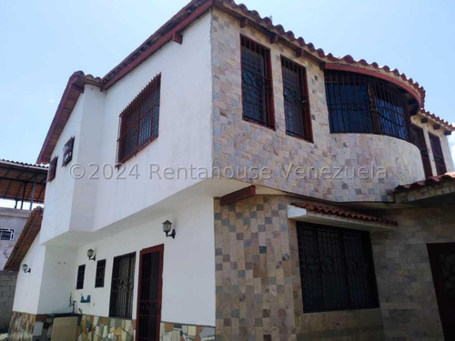 Townhouse En Turmero Hermoso Frente De Piedras Decorativas, Amplia Sala Comedor 24-28979 Irrr