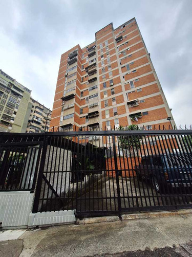 Se Alquila Apartamento 69m2/ 3h/1b/1p