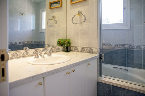 Casa En Venta De 3 Dormitorios En Beverly Hills