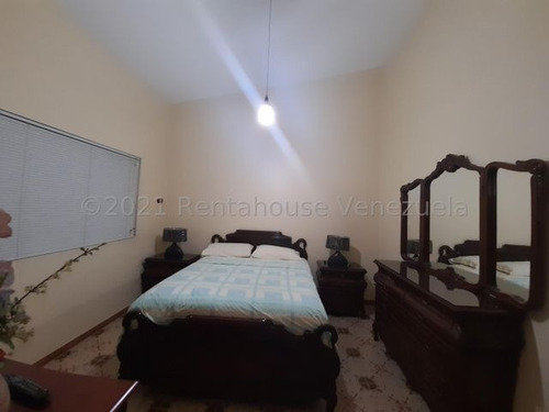 Imagen 2 de 15 de Leida Falcon Rentahouse Vende Casa En Las Chimeneas Valencia 22-4066 Lf