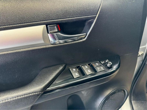Toyota Hilux 2.8 D-4D TURBO DIESEL CD SRX 4X4 AUTOMÁTICO