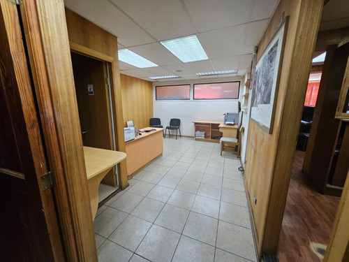Tejada Arriendo Comercial 12oficinas+3baños+6estacionamiento