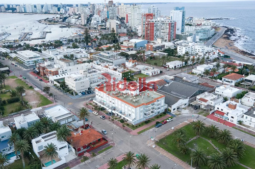 Venta De Apartamento 2 Dormitorios En Península, Punta Del Este