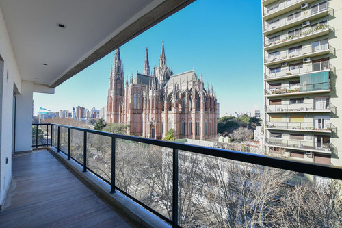 Semipiso De Dos Dormitorios, Balcon Y Cochera.