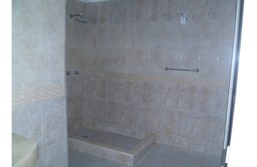 Imagen 10 de 14 de Venta Amplia Y Cómoda Casa De 1.199mts. Cumbres De Curumo En Calle Cerrada