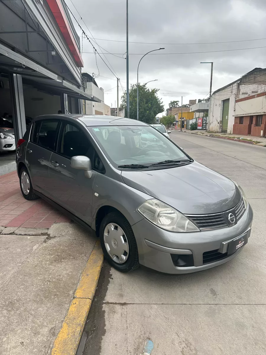 Nissan Tiida 1.8 Visia