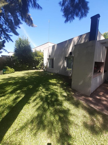 Bajo De Precio! Muy Linda Casa En Una Planta En Venta!!!