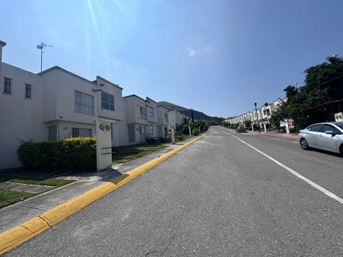 Casa En Venta En Los Laureles, Xochitepec, Morelos