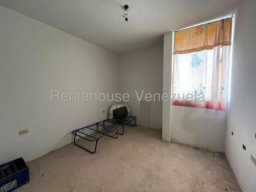 Apartamento En Venta En La Victoria Aragua 25-22980 Irrr