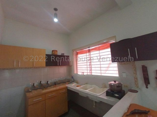 Imagen 7 de 17 de Casa En Venta Urb El Toro, Las Delicias. Maracay 23-10151 Hc