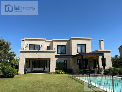 Casa En Venta Con Vista Al Golf En Pilará- La Calesa- Pilar