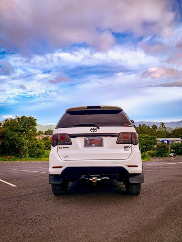Imagen 3 de 8 de Toyota Fortuner Svr 2013