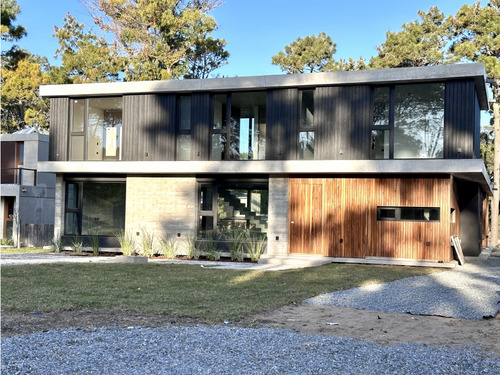 Pinamar - Casa De Categoria Tres Carabelas