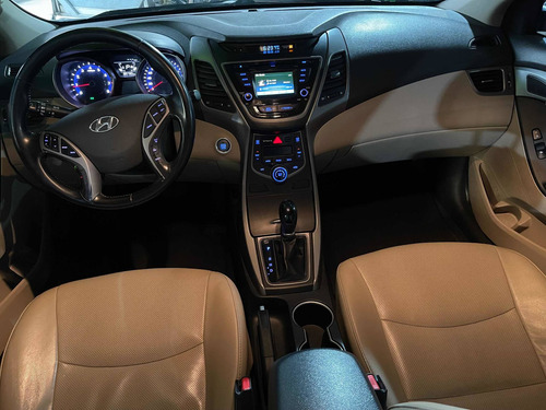 Imagen 11 de 15 de Hyundai Elantra 2015 1.8 Limited Tech At