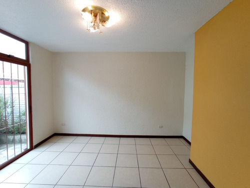 Imagen 8 de 30 de Vendo Hermosa Casa, Ubicada En Sector Preferencial De Alta Plusvalia Y Seguridad, Excelente Condiciones Rodeada De Naturaleza