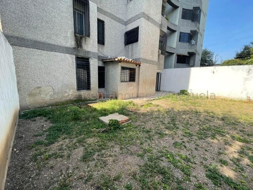 Imagen 17 de 30 de Apartamento En Venta Este Barquisimeto, Cerca De Avenida Abogados, Amplio Patio, Info. 0424-5325471, Codigo 22-22704 Mf
