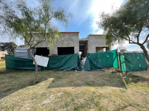 Imagen 7 de 15 de Casa En Venta En San Ramiro, Pilar Del Este. Construcción.