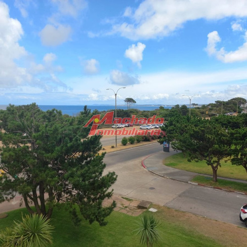 Imagen 2 de 18 de Apartamento En Venta, Primera Linea De La Playa Mansa.
