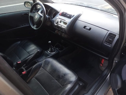Imagem 8 de 10 de Fit 1.4 Lx 8v Gasolina 4p Manual