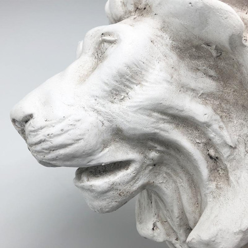 Figura León Africano En Color Blanco / Runn