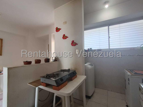 Apartamento En Venta Duplex En Urbanización Andrés Bello Maracay Zona Norte Con Pozo De Agua Nela 25-16098