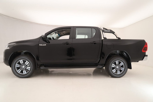 Imagen 3 de 16 de Toyota Hilux Srv 4x4 At