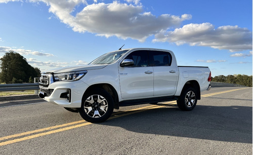 Imagen 3 de 15 de Toyota Hilux 2.8 Cd Srx 177cv 4x2