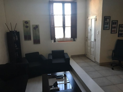 Imagen 2 de 11 de Casa Con Oficina Y Depto De Servicio