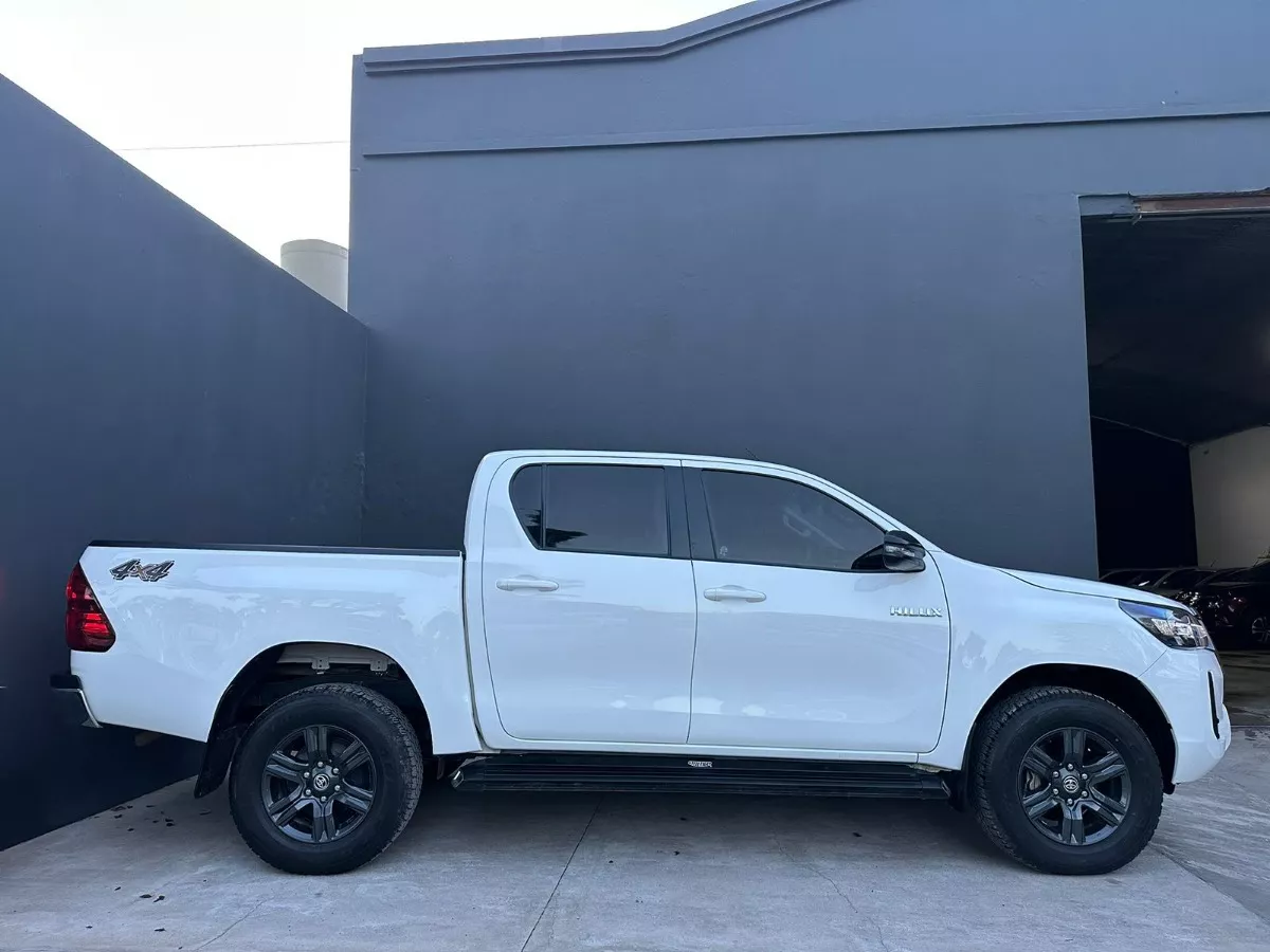 Toyota Hilux 2.8 Cd Sr 177cv 4x4