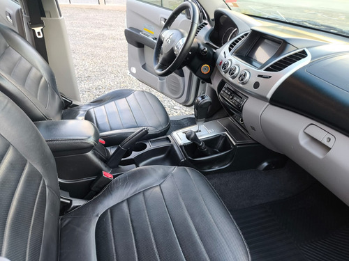 Mitsubishi L200 3.2 Triton Hpe Cab. Dupla 4x4 Aut. 4p