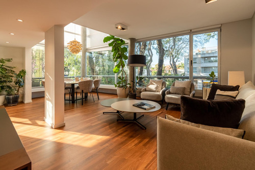 Maravilloso Penthouse Con Gran Jardin Propio En Terraza, En Martinez.