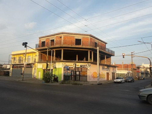 Imagen 2 de 14 de Permuta - Piso De 3 Ambientes En Venta - Isidro Casanova