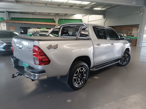 Toyota Hilux 2.8 D-4D TURBO DIESEL CD SRV 4X4 AUTOMÁTICO