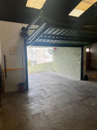 Imagen 3 de 5 de Cochera En Venta En Lanus
