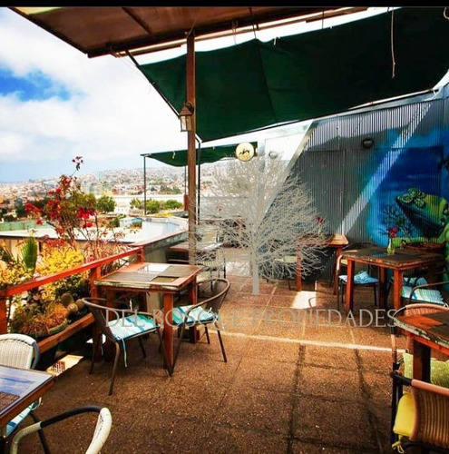 Vendo Increíble Restaurant Con Hostal En Cerro Alegre