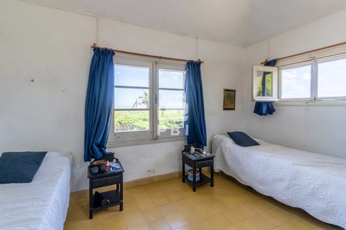 Casa En Primera Línea Al Mar - Ref : Pbi1129